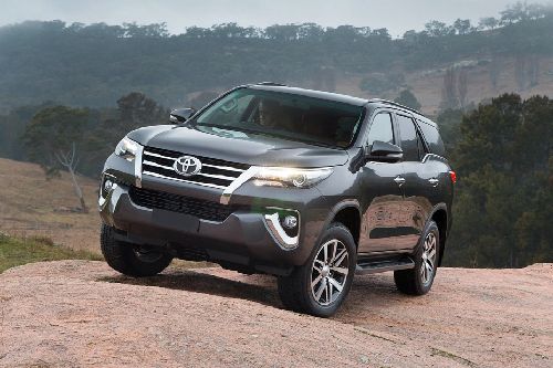 Toyota Fortuner 2023 Images - View complete Interior-Exterior Pictures |  Zigwheels