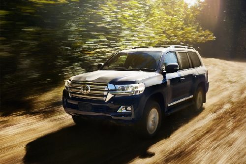 Toyota Land Cruiser 200 Front Cross Side View Toyota Land Cruiser 200 Front Cross Side View