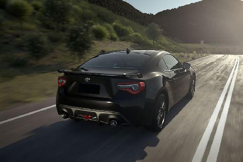 86 Rear Low Angle View 86 Rear Low Angle View