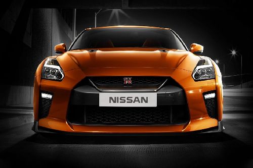 Full Front View of GT-R Full Front View of GT-R