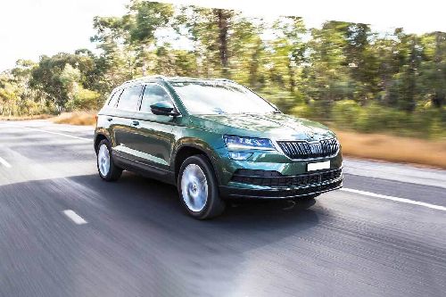 Karoq Front angle low view Karoq Front angle low view