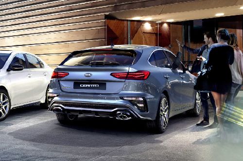 Cerato Hatchback Rear angle view Cerato Hatchback Rear angle view