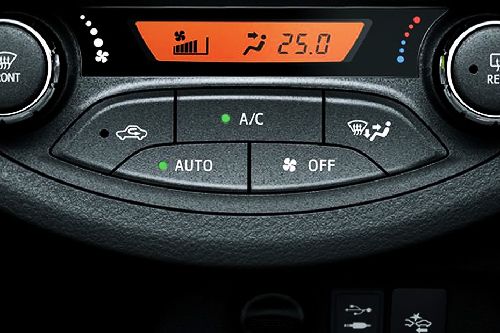 Front AC Controls of Toyota Yaris Front AC Controls of Toyota Yaris