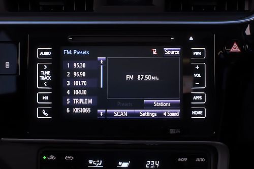 Stereo View of Corolla Sedan Stereo View of Corolla Sedan