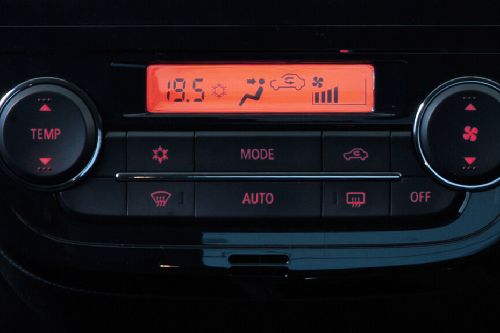 Front AC Controls of Mitsubishi Mirage Front AC Controls of Mitsubishi Mirage