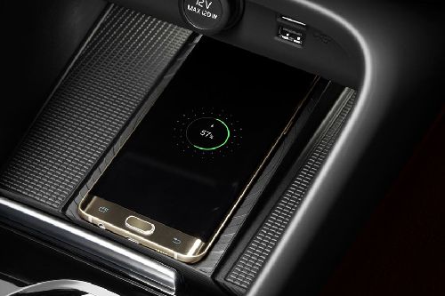 Power Accessories Outlet View of Volvo XC40