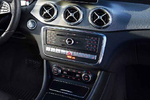 Front AC Controls of Mercedes Benz GLA SUV Front AC Controls of Mercedes Benz GLA SUV