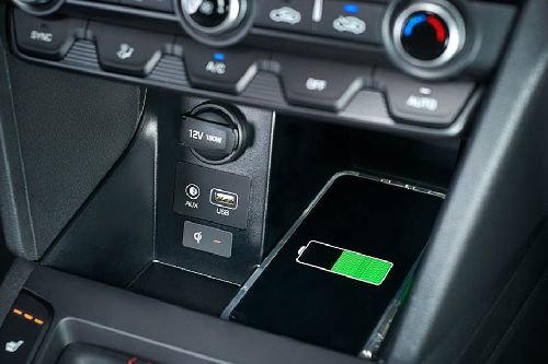 Power Accessories Outlet View of Hyundai Elantra Power Accessories Outlet View of Hyundai Elantra