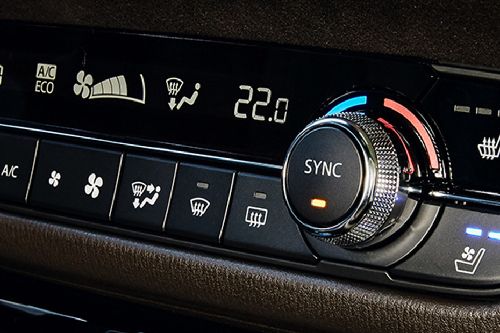 Side AC Controls of Mazda 6 Wagon Side AC Controls of Mazda 6 Wagon