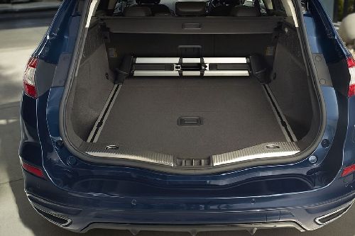 Storage Closer View of Ford Mondeo Storage Closer View of Ford Mondeo